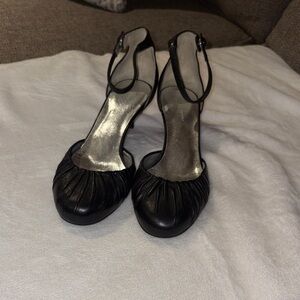 DKNY INSOLIA Elegant Black Leather Kitten Heel Women's Shoes Gently Loved 8